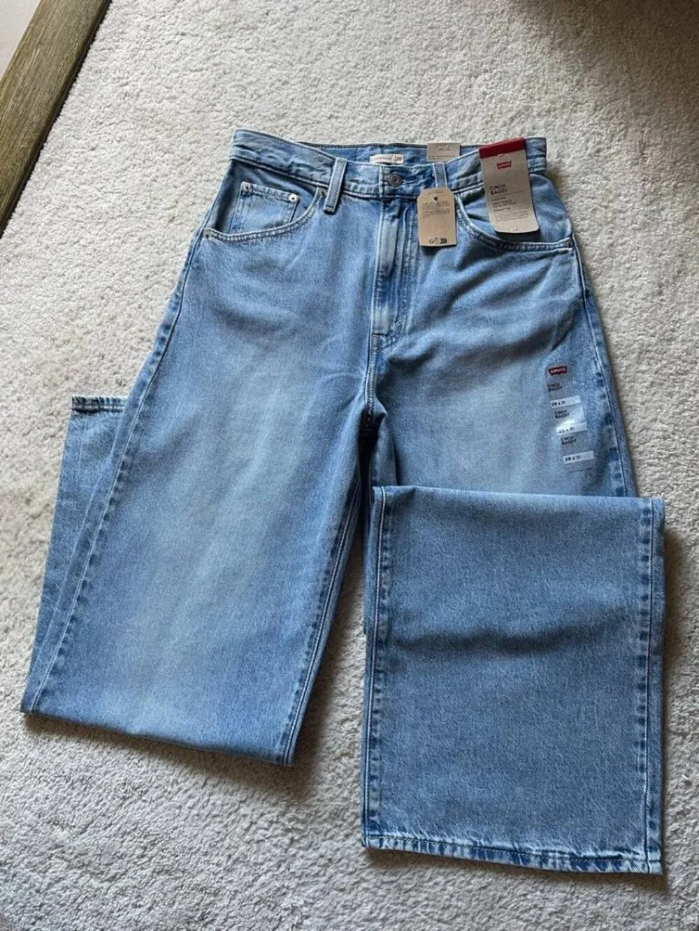 NWT Levi's Cinch Baggy High Rise Women's Jeans Size 28/31 - Picture 1 of 13